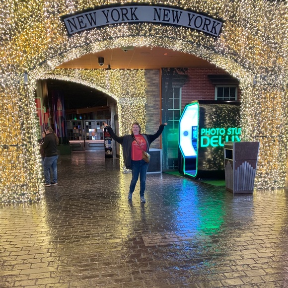 Meet your Posher, Shannon - Picture 2 of 2